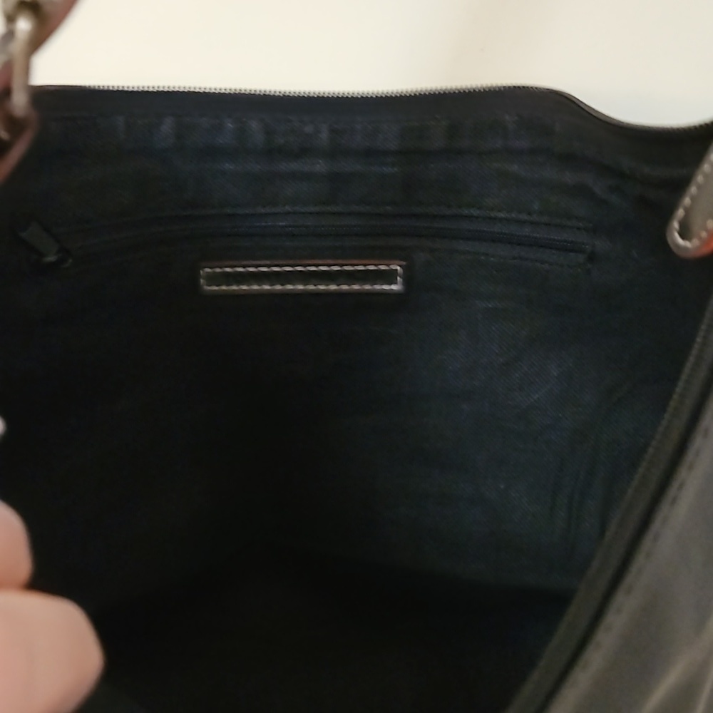 TOMMY HILFIGER Black Vinyl Shoulder Bag - Picture 9 of 10